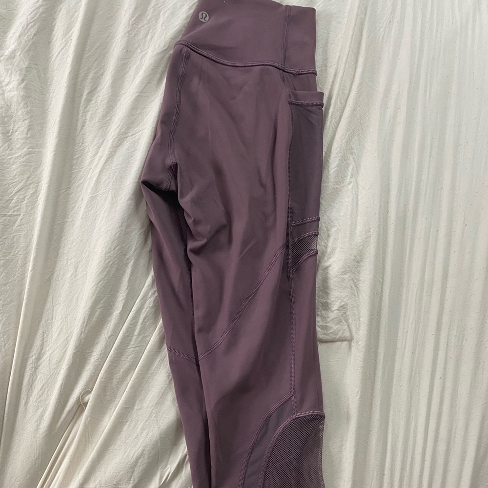 Cropped mesh Lululemon leggings with pockets on sides